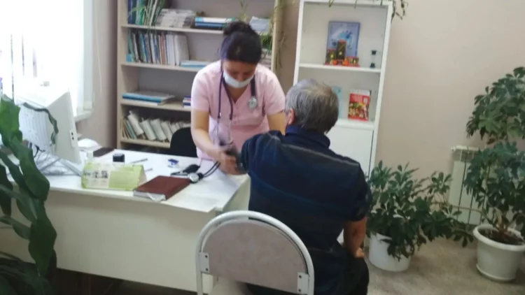 В селе Васькино-Туйрала по нацпроекту врачи Бавлинской ЦРБ провели осмотр местных жителей