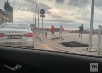 В Казани у театра Камала провалился тротуар