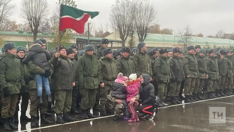 Еще одну группу мобилизованных отправляют из Казани на следующий этап боевого слаживания