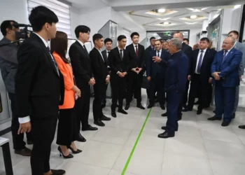 Рустам Минниханов посетил IT-парк Джизака