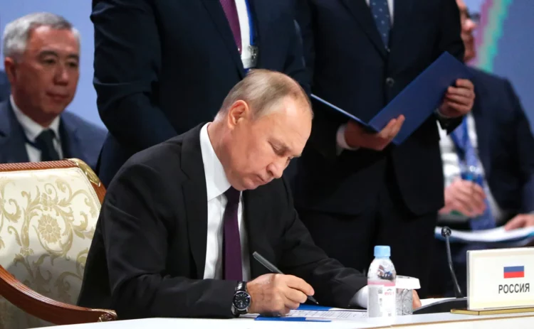 Путин рассказал обустройстве логистических трансевразийских коридоров «Восток-Запад» и «Север-Юг»