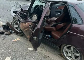 Двое человек пострадали при столкновении легковушек и микроавтобуса в Челнах