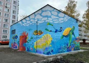 В Челнах трансформаторную подстанцию превратили в огромный аквариум 