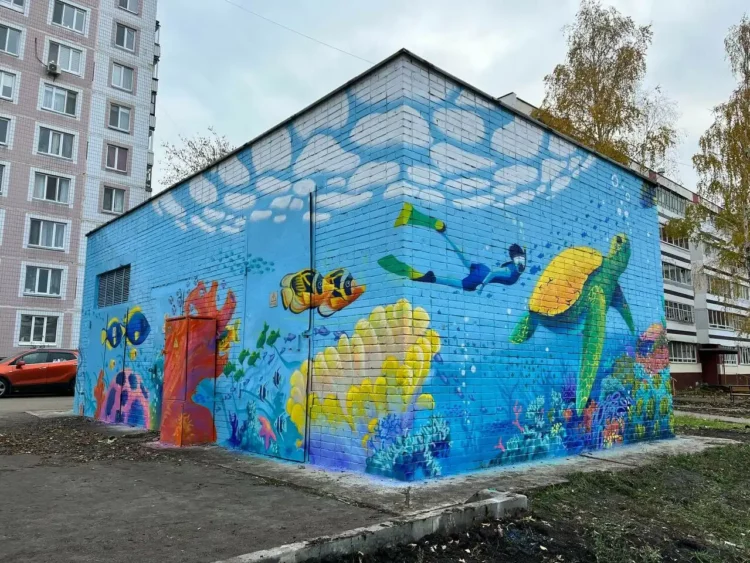 В Челнах трансформаторную подстанцию превратили в огромный аквариум 