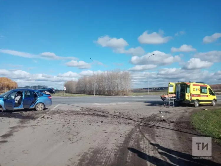В Татарстане при столкновении легковушек пострадали два человека