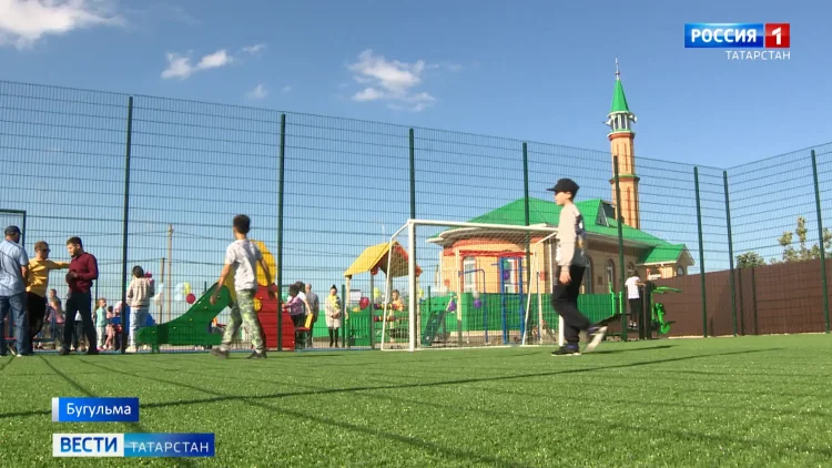В Бугульминском районе на выигранный грант открыли футбольную площадку