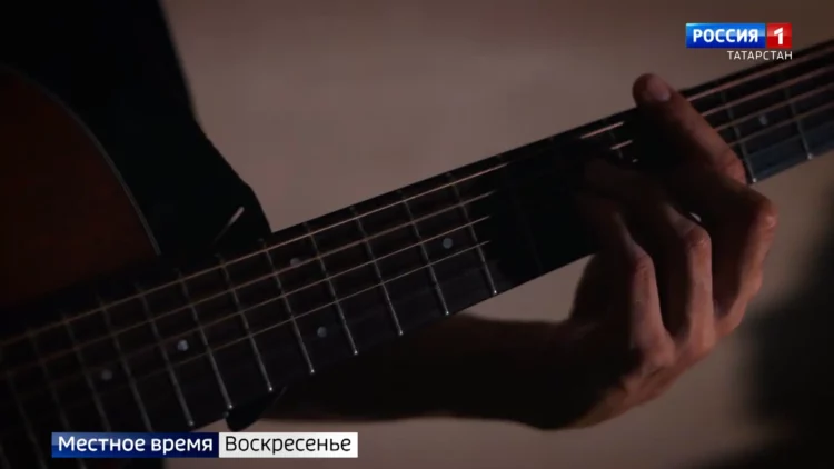 Поддержать боевой дух: десятки авторов и певцов Татарстана записывают песни для солдат в зоне СВО