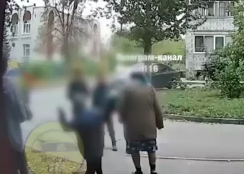 Полицейские нашли подростков, которые издевались над бабушкой в Казани