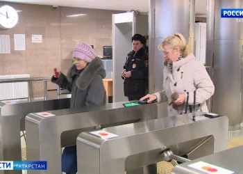 Тысячи казанцев не смогли оплатить проезд в метро банковскими картами