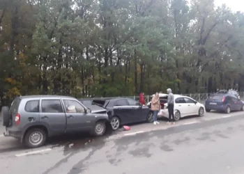 В Казани водитель внедорожника устроил массовую аварию по принципу «домино»