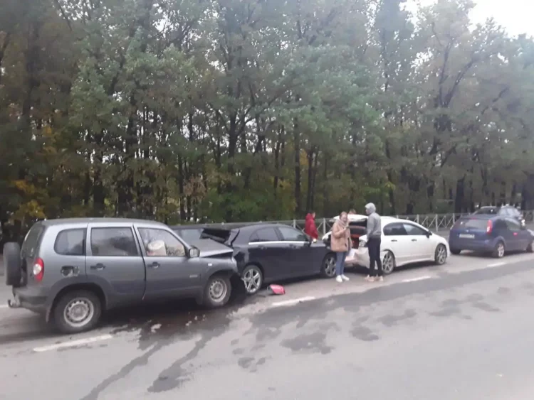 В Казани водитель внедорожника устроил массовую аварию по принципу «домино»