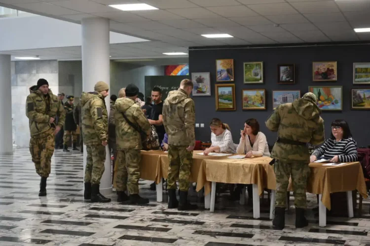 «Город надеется на вас»: в Челнах проводили мобилизованных граждан