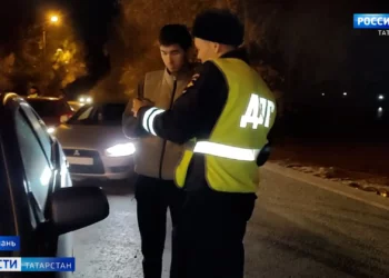 Автоинспекторы проводят рейд по нетрезвым водителям в Приволжском районе Казани