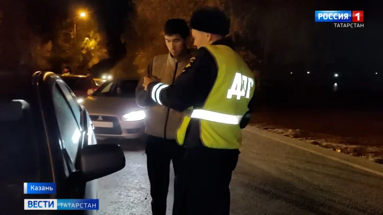 Автоинспекторы проводят рейд по нетрезвым водителям в Приволжском районе Казани