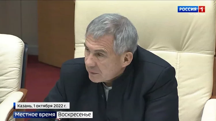 Минниханов заявил о необходимости сохранения масочного режима