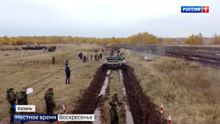 Обкатка танками, стрельба и метание гранат: как проходит боевое слаживание у мобилизованных в Татарстане