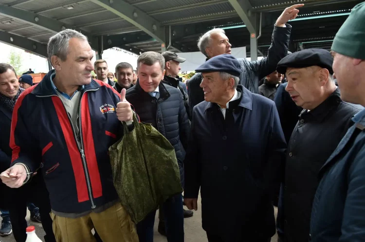 Минниханов посетил сельскохозяйственную ярмарку в Агропромышленном парке «Казань»