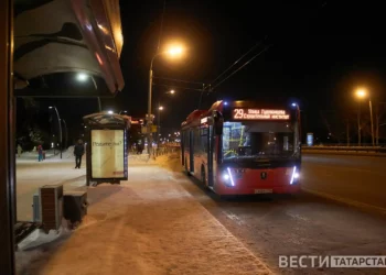 Жители Казани смогут поздравить с наступающим Новым годом пассажиров автобусов