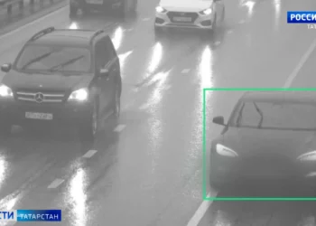 Чудом остались живы: в казанском поселке Юдино пожилой водитель сбил женщину с ребенком