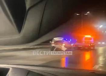 Под Казанью по дороге в аэропорт столкнулись несколько машин