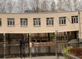 Мэрия Казани прокомментировала проседание блока гимназии №9