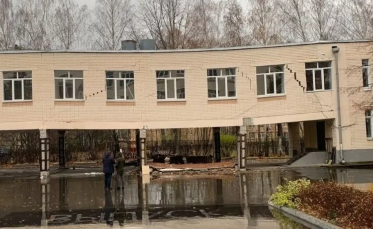 Мэрия Казани прокомментировала проседание блока гимназии №9