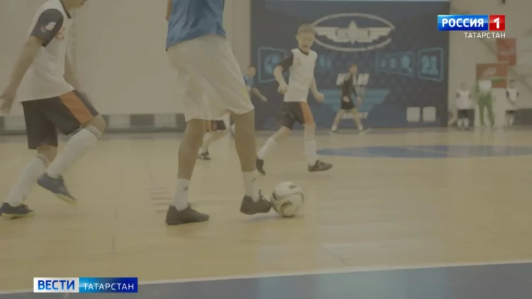 Бразильские футболисты провели товарищесткий матч с казанскими школьниками