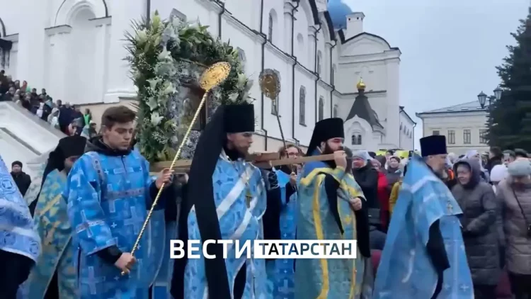 В Казани проходит Крестный ход в честь праздника Казанской иконы Божией матери