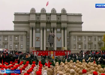 «На этом месте стояли наши деды и прадеды»: казанские кадеты выступили на параде в Самаре