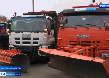«Приходится ночью охранять и подсыпать»: насколько готовы татарстанские дорожники к новому сезону?