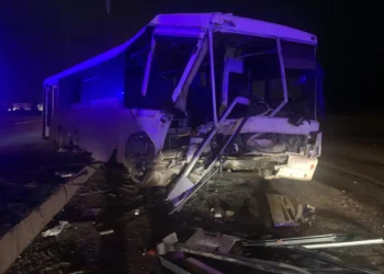 В результате столкновения автобуса и грузовика под Елабугой погибла женщина