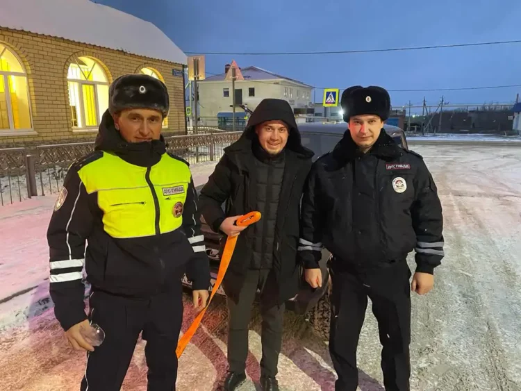 В Заинске автоинспекторы помогли жителю Альметьевска, застрявшему из-за сломанной машины