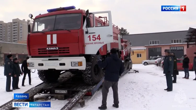 Татарстан передал Лисичанску пожарные машины и оборудование