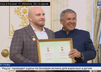 Рустам Минниханов вручил премии за вклад в развитие институтов гражданского общества