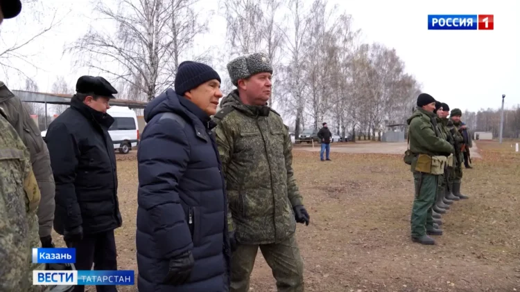 Решить быстро и слаженно: Минниханов поручил навести порядок в пунктах сбора мобилизованных