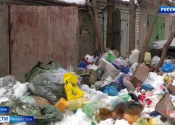 В Казани пункт сбора вторсырья превратил двор в свалку