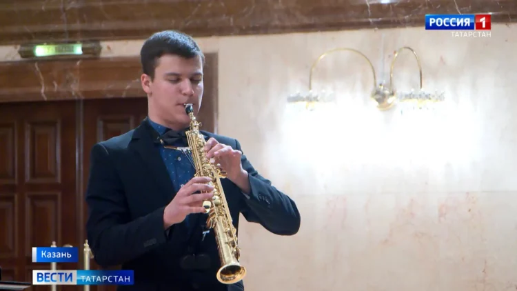 Бразильские футболисты провели товарищесткий матч с казанскими школьниками