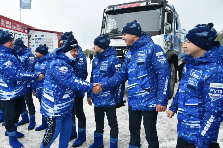 Рустам Минниханов встретился с командой «КАМАЗ-мастер»