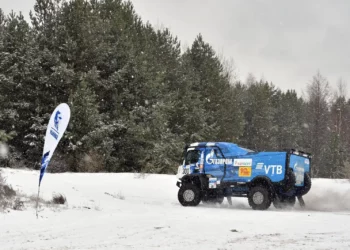 Минниханов оценил эволюцию спортивных автомобилей «КАМАЗ-мастер»