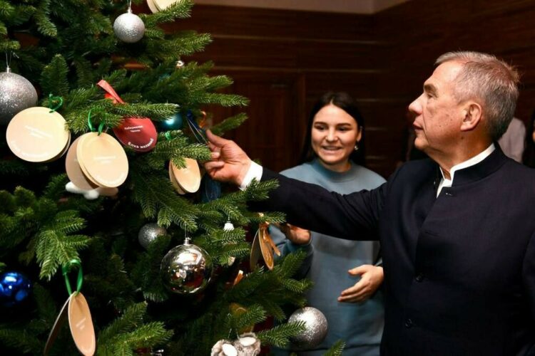 Рустам Минниханов принял участие в акции «Елка желаний»