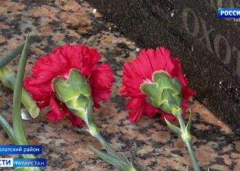 Минниханов вручил госнаграды Татарстана и России выдающимся татарстанцам