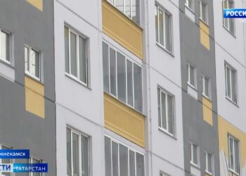 В Нижнекамске десятки семей получили квартиры в новом соципотечном доме