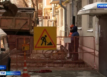 Сбил пешеходов и пытался замести следы: в Казани лихач на скорости сбил бабушку с внуком