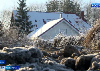 «Мы выкапывали дверь, они нас опять закапывают»: казанский поселок Малая Крыловка уходит под землю