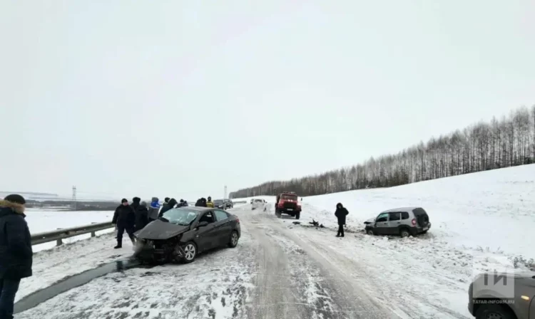 В Татарстане при столкновении легковушек пострадали пять человек