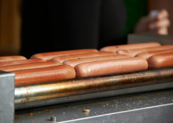 Врач рассказала, что не стоит делать перед праздничным застольем