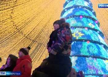 В Нижнекамске десятки семей получили квартиры в новом соципотечном доме