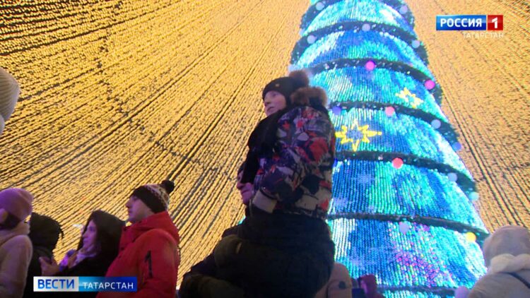 В Нижнекамске десятки семей получили квартиры в новом соципотечном доме