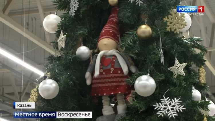 Праздничный ажиотаж: в Татарстане раньше обычного вырос спрос на новогодние товары