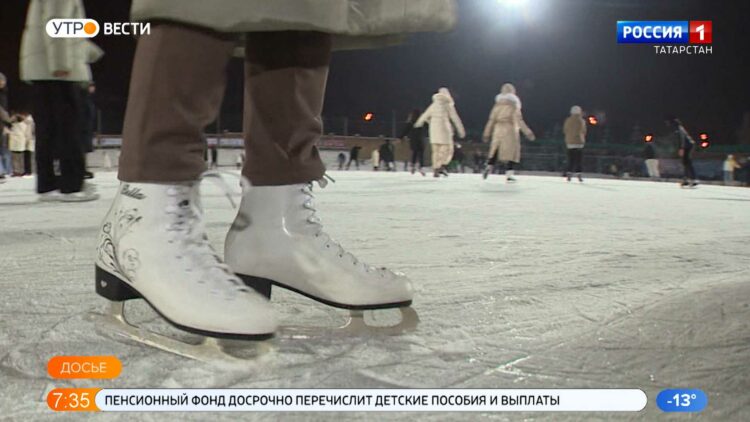 В казанском сквере сегодня откроют еще одну елку и каток